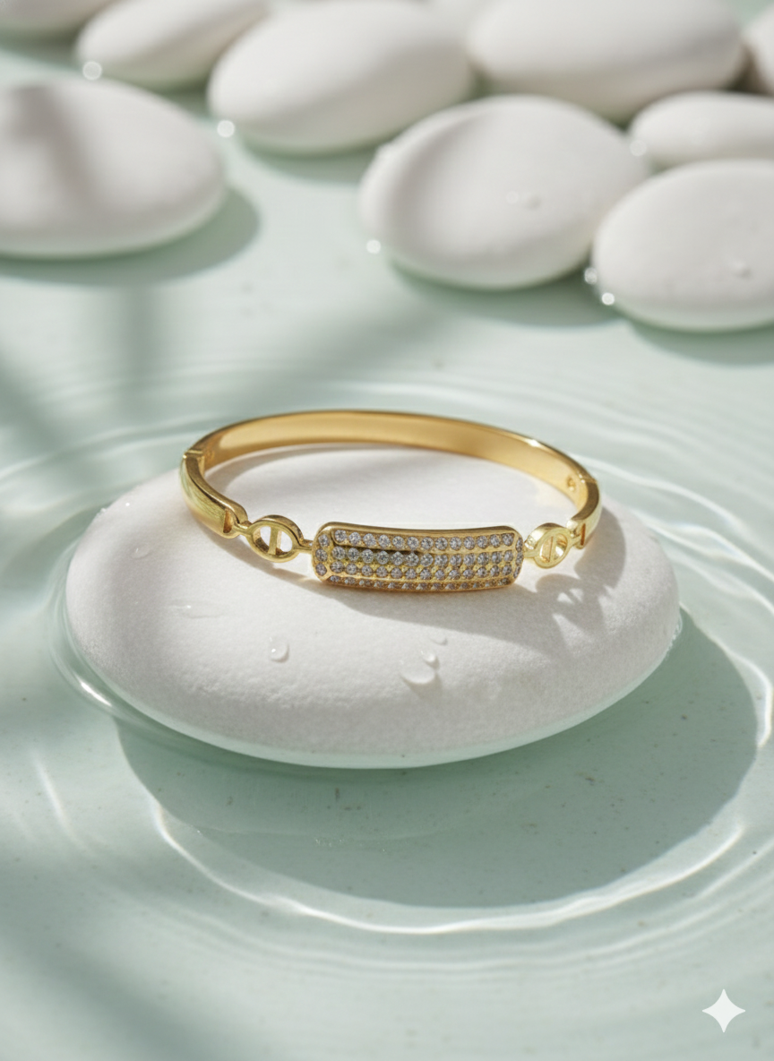 Radiant Edge – Gold-Tone Anti-Tarnish Bracelet