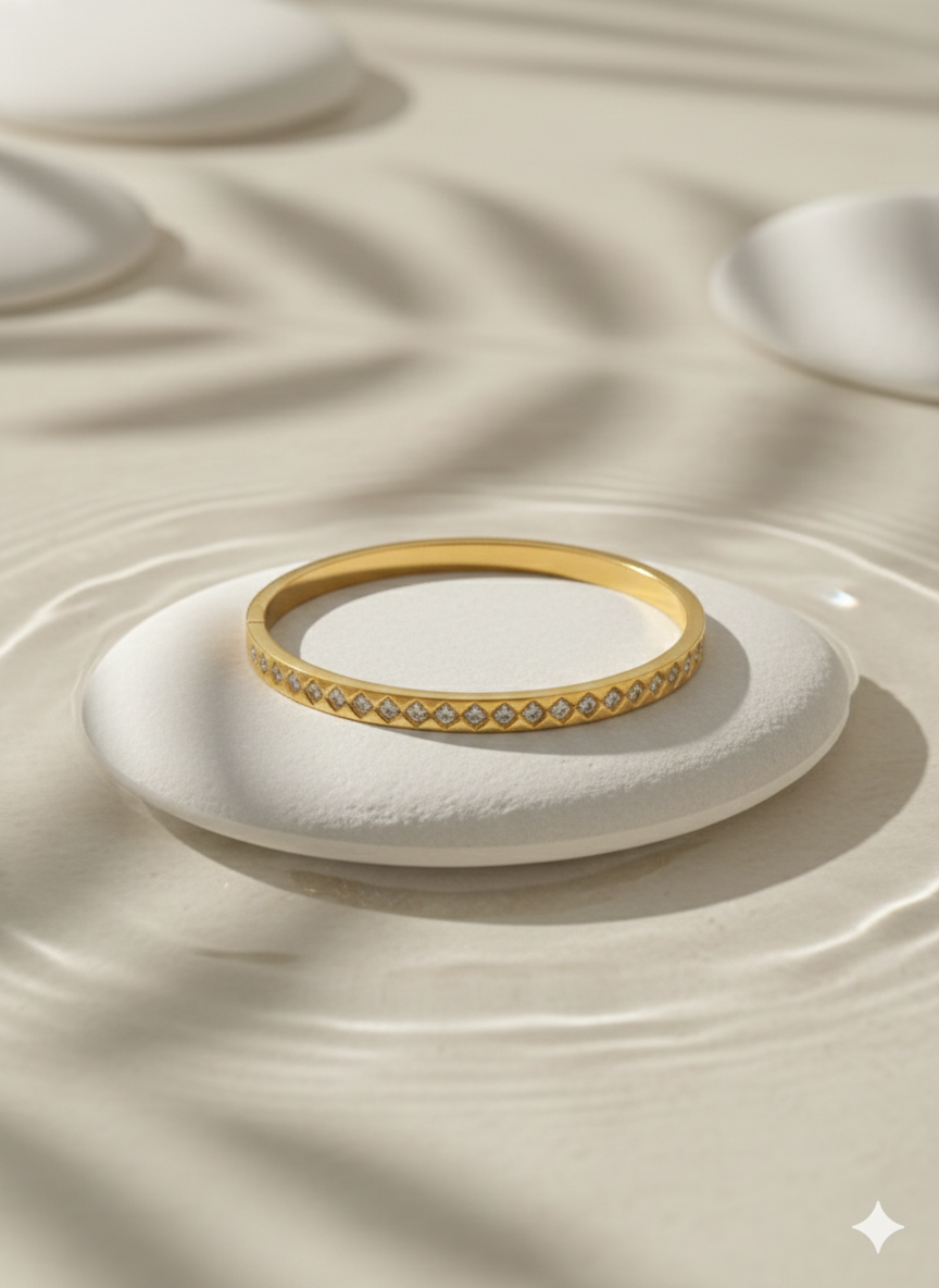 Celestial Loop – Gold-Tone Anti-Tarnish Bracelet