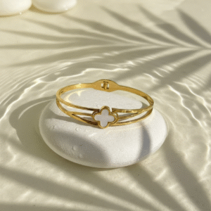 Clover Crest – Gold-Tone Anti-Tarnish Bracelet