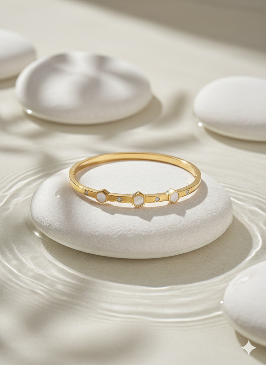 Hexa Bloom – Gold-Tone Anti-Tarnish Bracelet